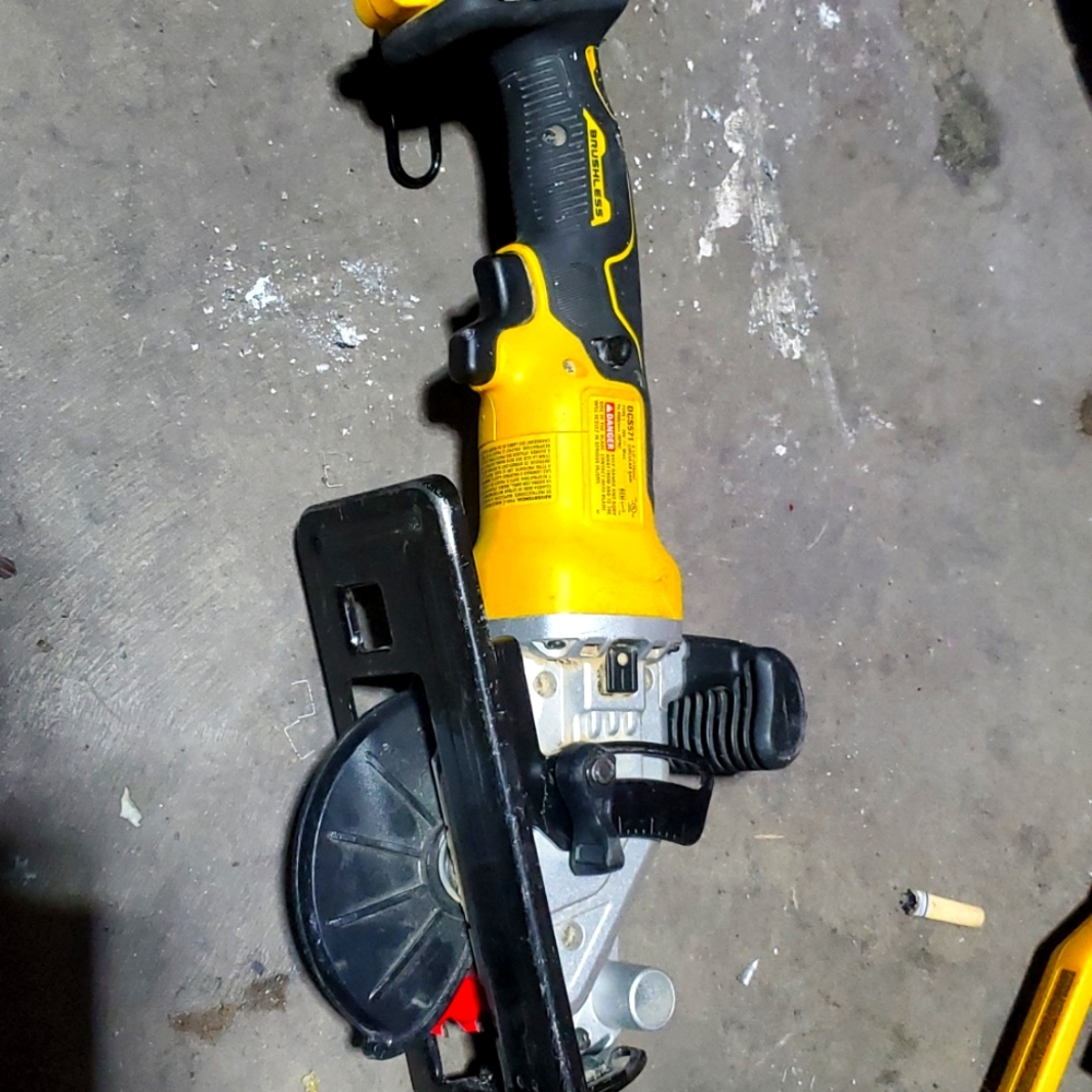 Dewalt saw